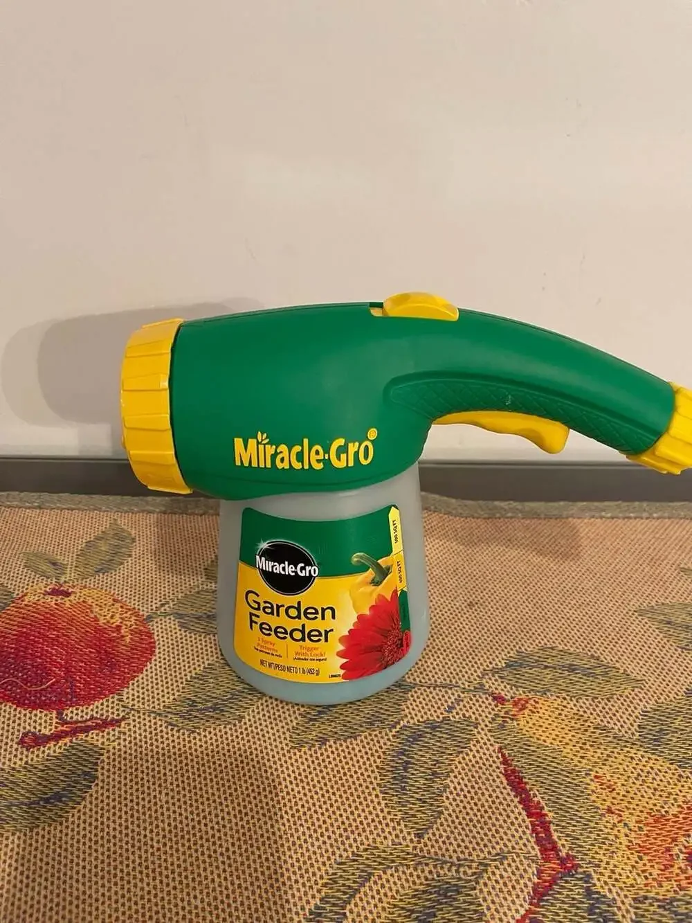 Miracle-Gro Garden Feeder Water Soluble All Purpose Plant Food (1 lb) - Picture 1 of 4